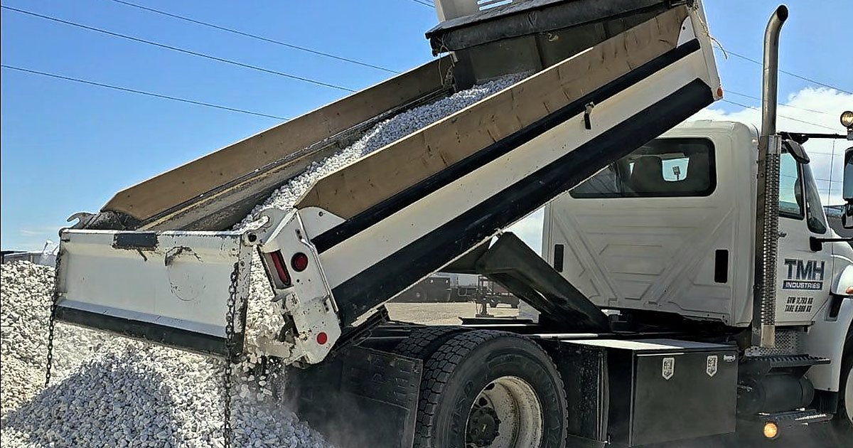 Ankara mıcır taş ocağı, fraksiyonlu mıcır ve kamyon sevkiyat görseli